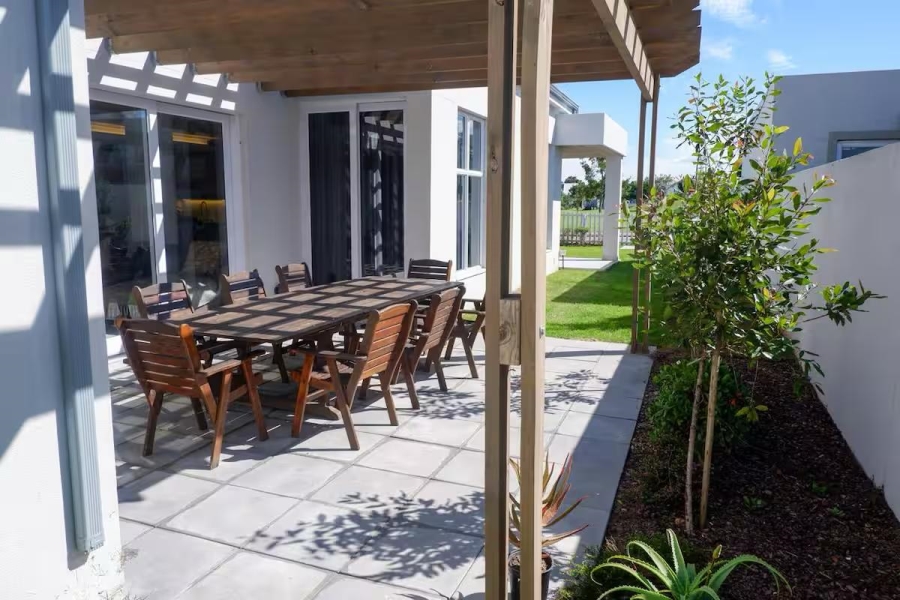 6 Bedroom Property for Sale in Kingswood Golf Estate Western Cape